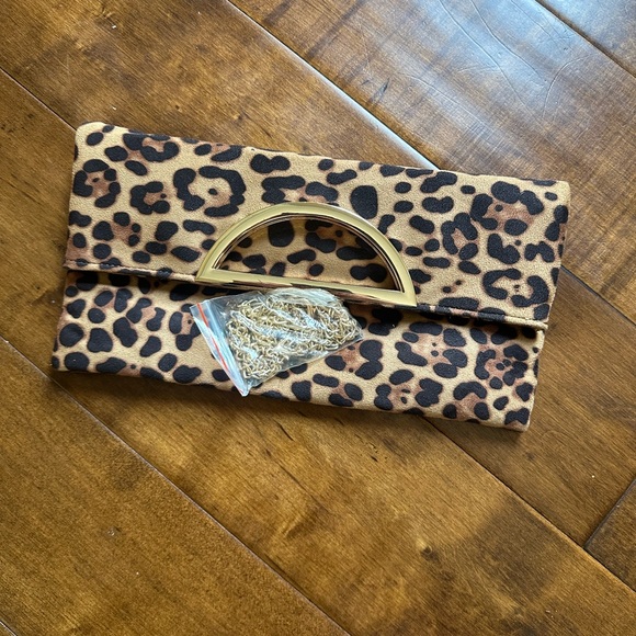 Leopard Clutch - Picture 4 of 4